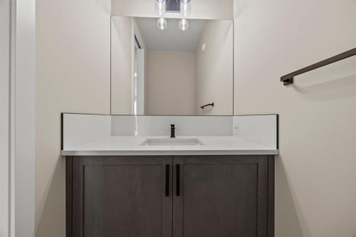 435 Kinniburgh Loop, Chestermere, AB - Indoor Photo Showing Bathroom
