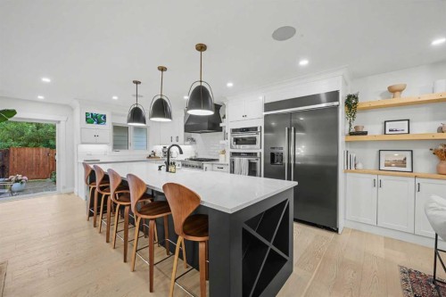 2615 Lougheed Drive Sw, Calgary, AB - Indoor Photo Showing Kitchen With Upgraded Kitchen