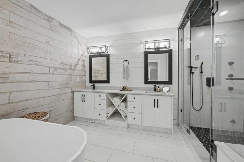 2615 Lougheed Drive Sw, Calgary, AB - Indoor Photo Showing Bathroom