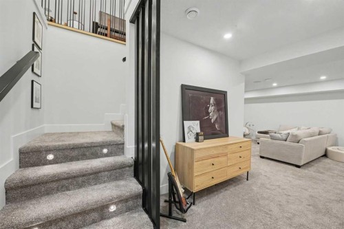 2615 Lougheed Drive Sw, Calgary, AB - Indoor Photo Showing Other Room