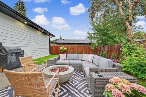 2615 Lougheed Drive Sw, Calgary, AB - Outdoor With Deck Patio Veranda