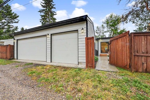 2615 Lougheed Drive Sw, Calgary, AB - Outdoor With Exterior