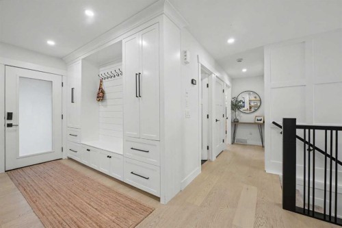 2615 Lougheed Drive Sw, Calgary, AB - Indoor Photo Showing Other Room