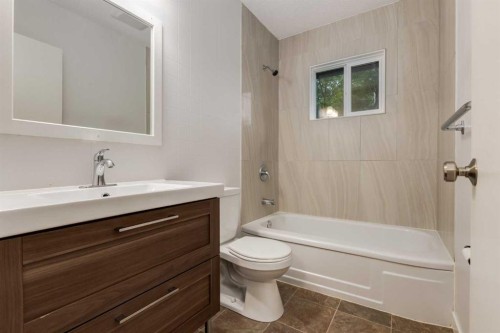 30 Hutton Place Sw, Calgary, AB - Indoor Photo Showing Bathroom