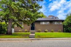 30 Hutton Place SW Calgary, AB T2V 3B6