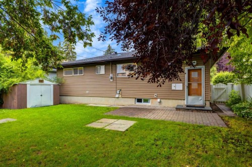 30 Hutton Place Sw, Calgary, AB - Outdoor