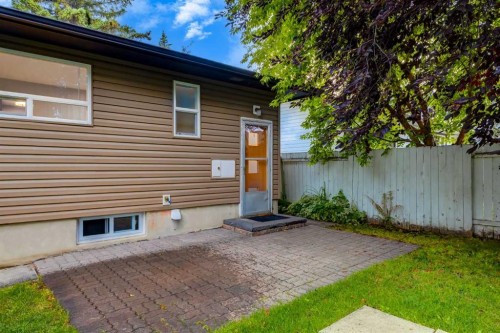 30 Hutton Place Sw, Calgary, AB - Outdoor