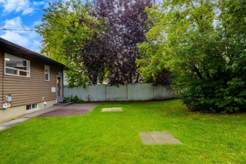 30 Hutton Place Sw, Calgary, AB - Outdoor