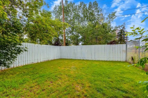 30 Hutton Place Sw, Calgary, AB - Outdoor