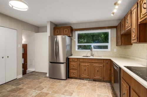 30 Hutton Place Sw, Calgary, AB - Indoor Photo Showing Kitchen