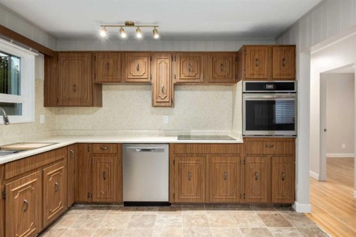 30 Hutton Place Sw, Calgary, AB - Indoor Photo Showing Kitchen