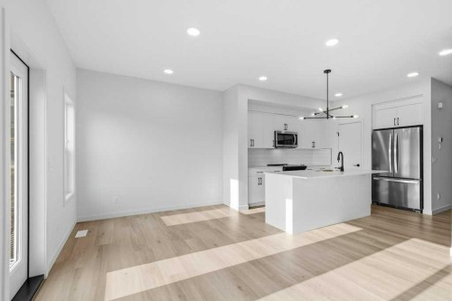 30 Heritage Heath, Cochrane, AB - Indoor Photo Showing Kitchen