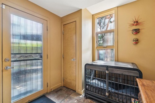 1717 7 Avenue Nw, Calgary, AB - Indoor Photo Showing Other Room