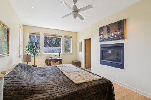 1717 7 Avenue Nw, Calgary, AB - Indoor Photo Showing Bedroom