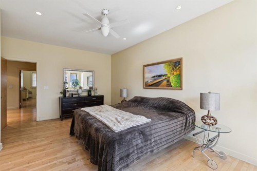 1717 7 Avenue Nw, Calgary, AB - Indoor Photo Showing Bedroom