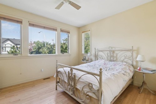1717 7 Avenue Nw, Calgary, AB - Indoor Photo Showing Bedroom