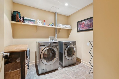 1717 7 Avenue Nw, Calgary, AB - Indoor Photo Showing Laundry Room