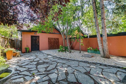 1717 7 Avenue Nw, Calgary, AB - Outdoor