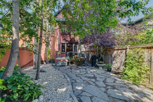 1717 7 Avenue Nw, Calgary, AB - Outdoor