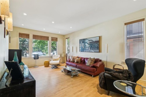 1717 7 Avenue Nw, Calgary, AB - Indoor Photo Showing Living Room
