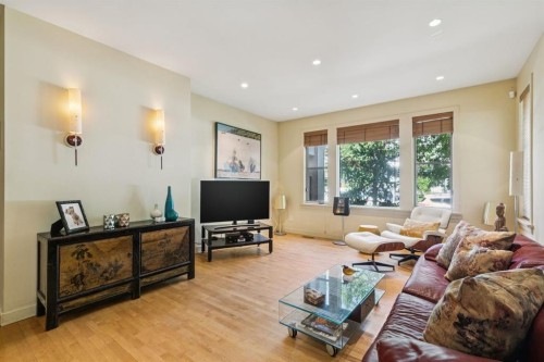 1717 7 Avenue Nw, Calgary, AB - Indoor Photo Showing Other Room