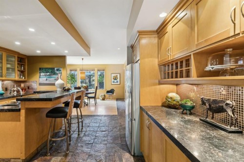 1717 7 Avenue Nw, Calgary, AB - Indoor Photo Showing Kitchen