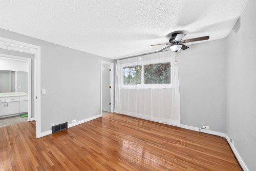 1008 Cantabrian Drive Sw, Calgary, AB - Indoor Photo Showing Other Room