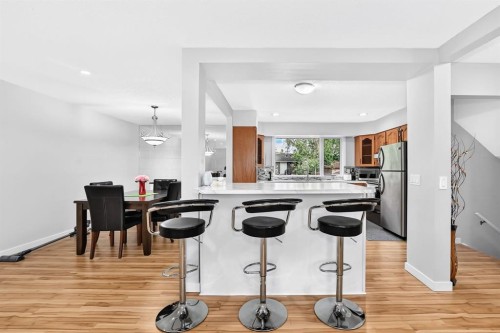 1008 Cantabrian Drive Sw, Calgary, AB - Indoor