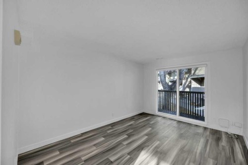 1-8112 36 Avenue Nw, Calgary, AB - Indoor Photo Showing Other Room
