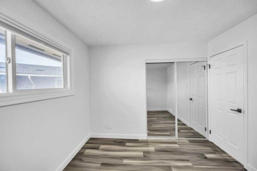 1-8112 36 Avenue Nw, Calgary, AB - Indoor Photo Showing Other Room