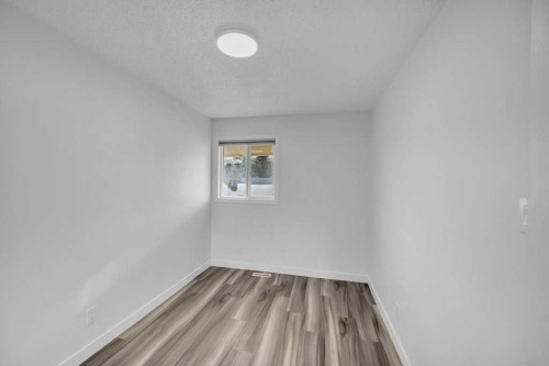 1-8112 36 Avenue Nw, Calgary, AB - Indoor Photo Showing Other Room