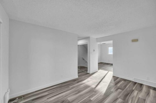 1-8112 36 Avenue Nw, Calgary, AB - Indoor Photo Showing Other Room