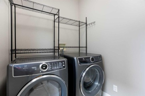 3414 Douglasdale Boulevard Se, Calgary, AB - Indoor Photo Showing Laundry Room