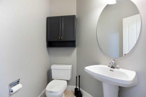 3414 Douglasdale Boulevard Se, Calgary, AB - Indoor Photo Showing Bathroom