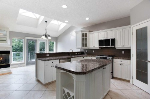 3414 Douglasdale Boulevard Se, Calgary, AB - Indoor Photo Showing Kitchen