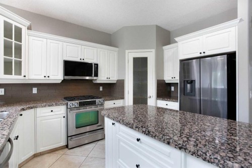 3414 Douglasdale Boulevard Se, Calgary, AB - Indoor Photo Showing Kitchen With Upgraded Kitchen