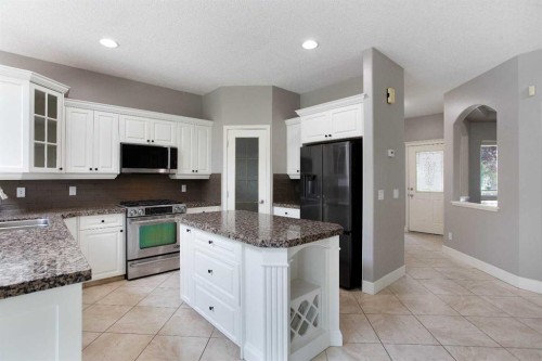 3414 Douglasdale Boulevard Se, Calgary, AB - Indoor Photo Showing Kitchen