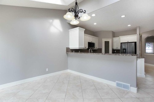 3414 Douglasdale Boulevard Se, Calgary, AB - Indoor Photo Showing Kitchen