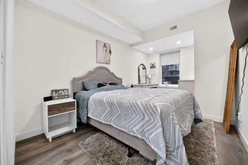 207-3450 19 Street Sw, Calgary, AB - Indoor Photo Showing Bedroom
