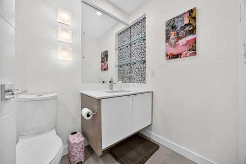 207-3450 19 Street Sw, Calgary, AB - Indoor Photo Showing Bathroom