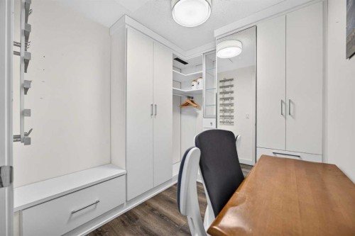 207-3450 19 Street Sw, Calgary, AB - Indoor Photo Showing Office