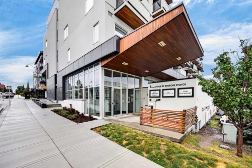 207-3450 19 Street Sw, Calgary, AB - Outdoor