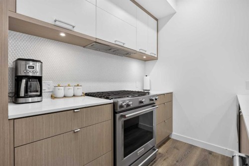 207-3450 19 Street Sw, Calgary, AB - Indoor Photo Showing Kitchen