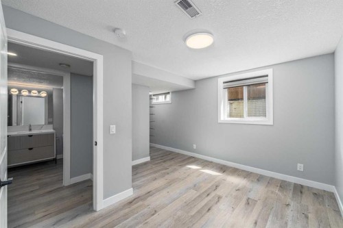 727 67 Avenue Sw, Calgary, AB - Indoor Photo Showing Other Room