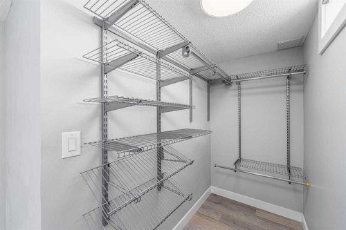 727 67 Avenue Sw, Calgary, AB - Indoor With Storage
