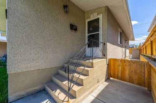 727 67 Avenue Sw, Calgary, AB - Outdoor With Exterior