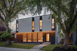 14 Lissington Drive SW Calgary, AB T3E 5E1