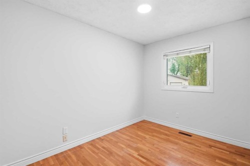 1211 Maitland Drive Ne, Calgary, AB - Indoor Photo Showing Other Room