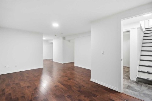 1211 Maitland Drive Ne, Calgary, AB - Indoor Photo Showing Other Room