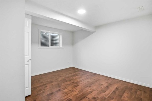 1211 Maitland Drive Ne, Calgary, AB - Indoor Photo Showing Other Room